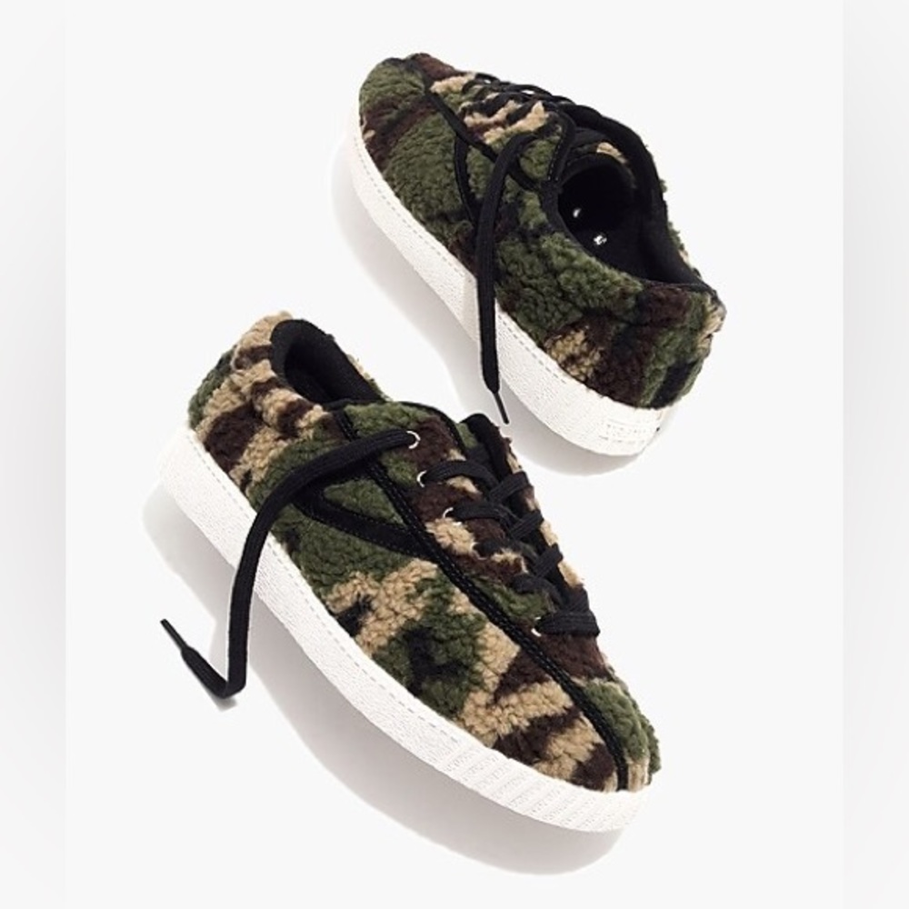 Tretorn Nylite Plus Sneakers in Camo Faux Shearling, size 9